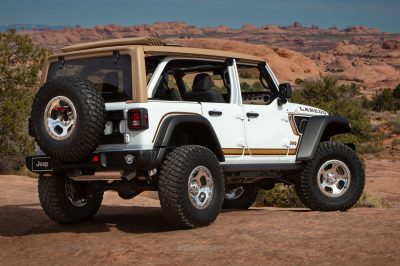 Jeep Wrangler Laredo Concept posteriore 3/4
