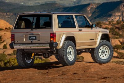 Jeep Wrangler XJ Pioneer Concept posteriore 3/4
