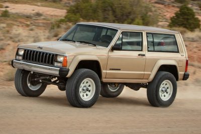 Jeep Wrangler XJ Pioneer Concept sullo sterrato