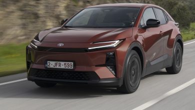 Toyota C−HR+ su strada