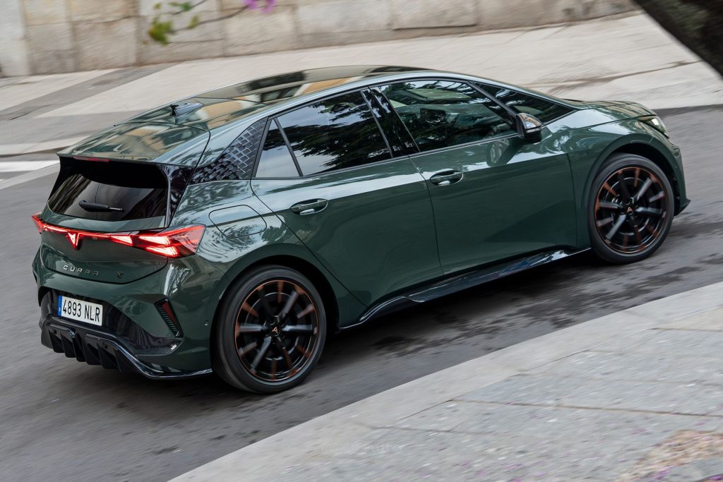Cupra Born VZ su strada