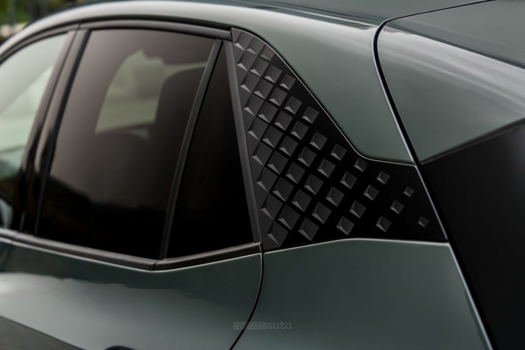 Cupra Born VZ dettagli montante posteriore