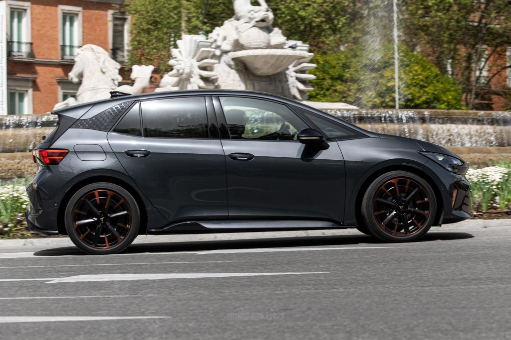 Cupra Born VZ su strada