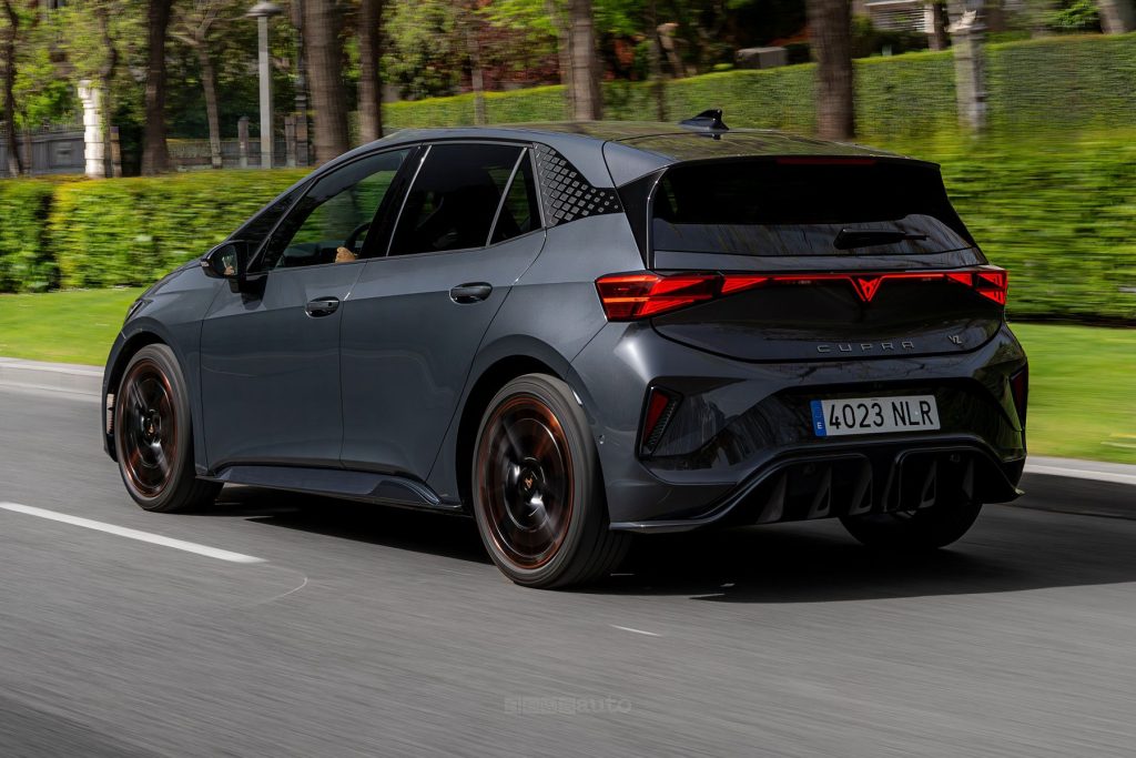 Cupra Born VZ su strada