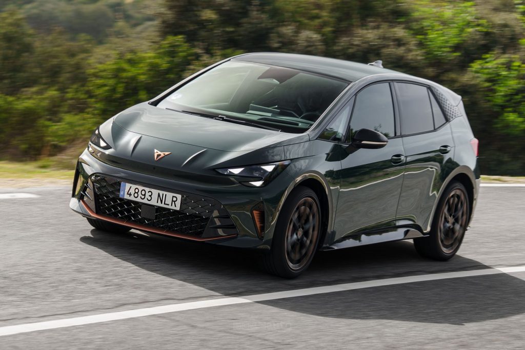 Cupra Born VZ su strada