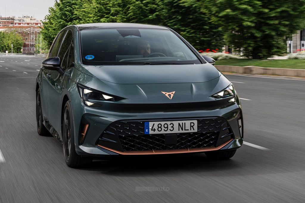 Cupra Born VZ su strada