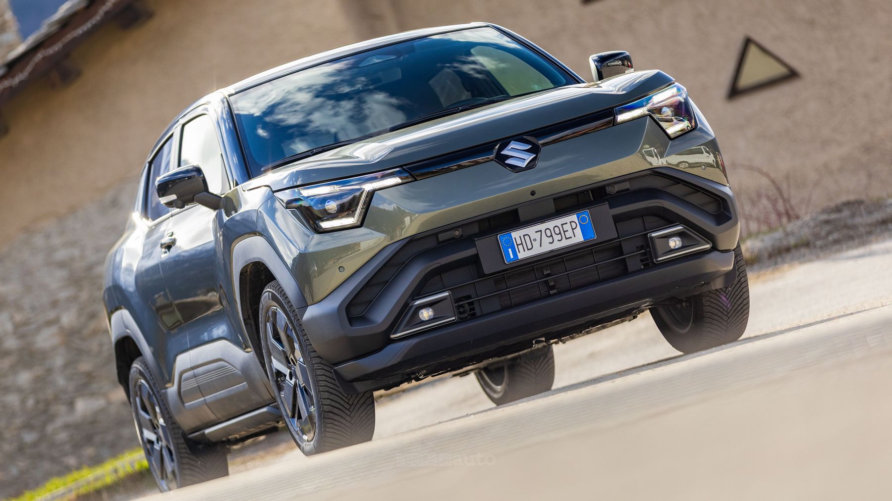 Nuova Suzuki e Vitara anteriore 3/4