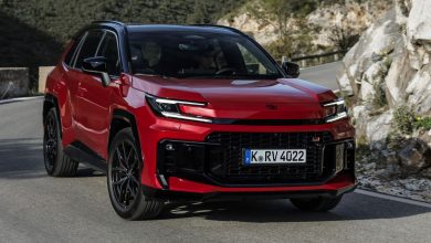 Toyota RAV4 PHEV GR Sport su strada