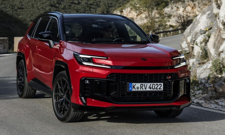 Toyota RAV4 PHEV GR Sport su strada