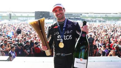 Evans-sul-podio-dell-ePrix-di-Formula-E-a-Berlino-2026