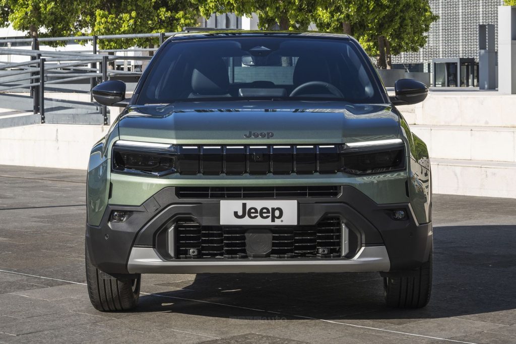 Jeep Avenger e-Hybrid frontale in offerta