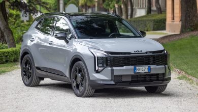 Kia Sportage Tri-Fuel Black Edition anteriore 3/4