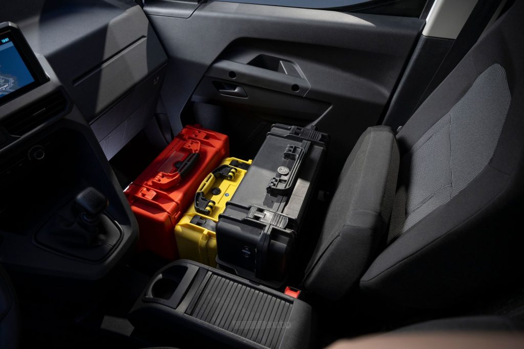 Fiat Doblò EasyPRO spazio di carico sotto il sedile ribaltabile Flexiseat