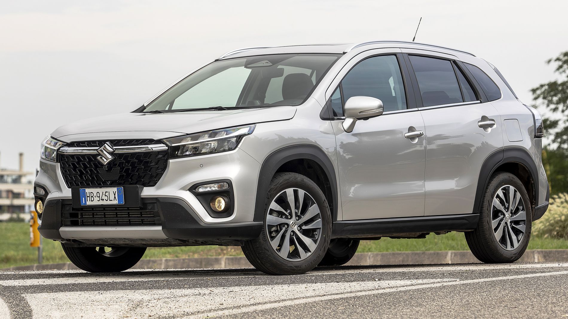 Suzuki S-Cross Hybrid anteriore 3/4