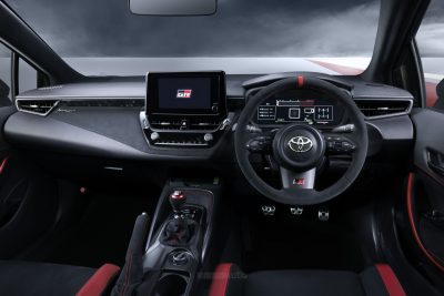 Toyota GRMN Corolla plancia abitacolo