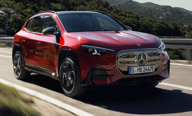 Mercedes-Benz GLA su strada
