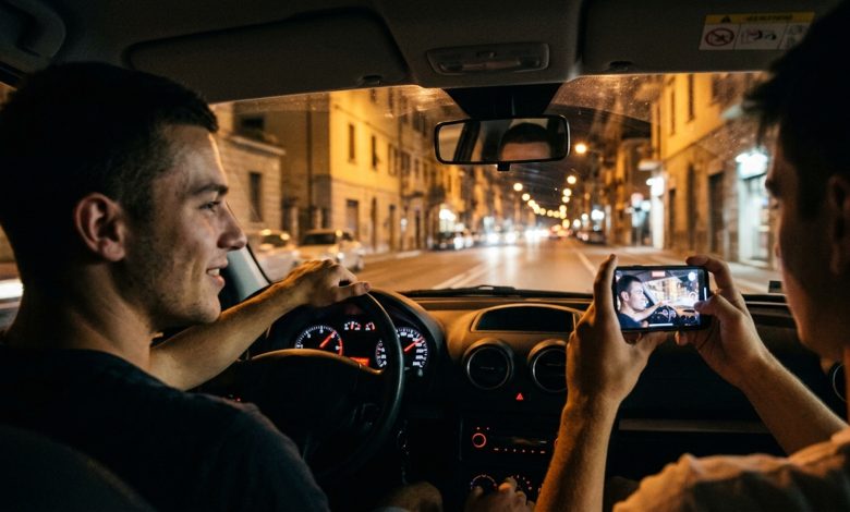 Video social che esaltano la guida pericolosa, Codacons al Governo bannare tutto