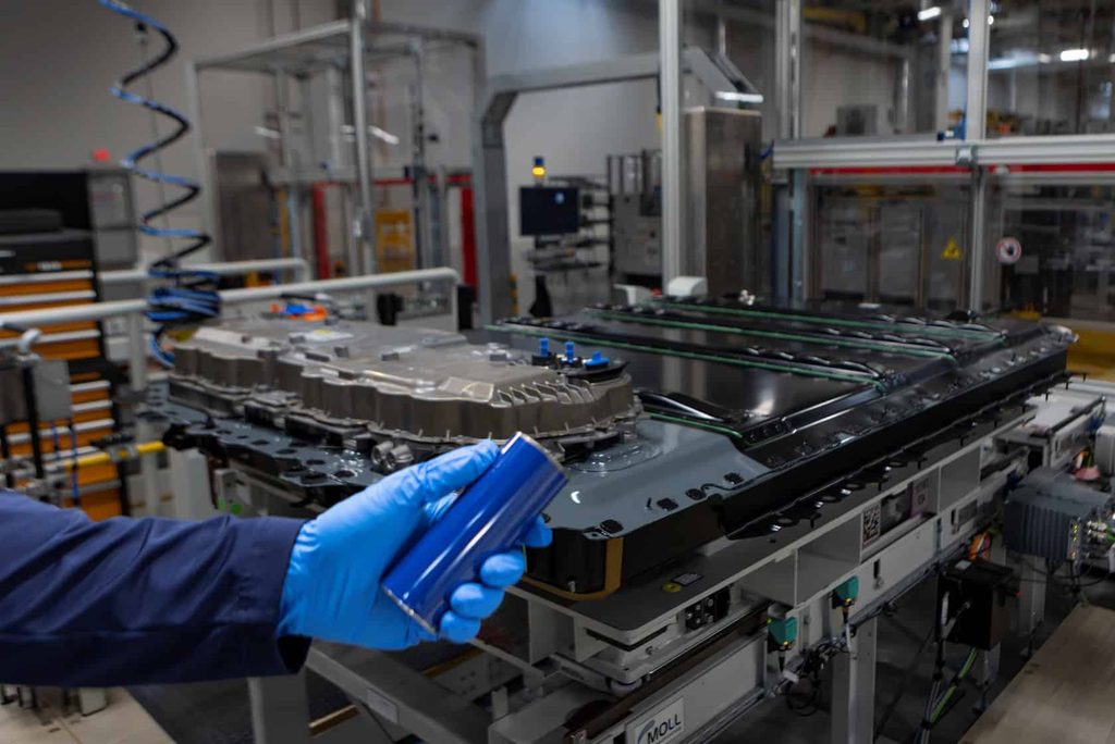 Le dimensioni molto grandi delle celle cilindriche Gen6 con diametro di 46 mm sulle batterie delle nuove BMW elettriche