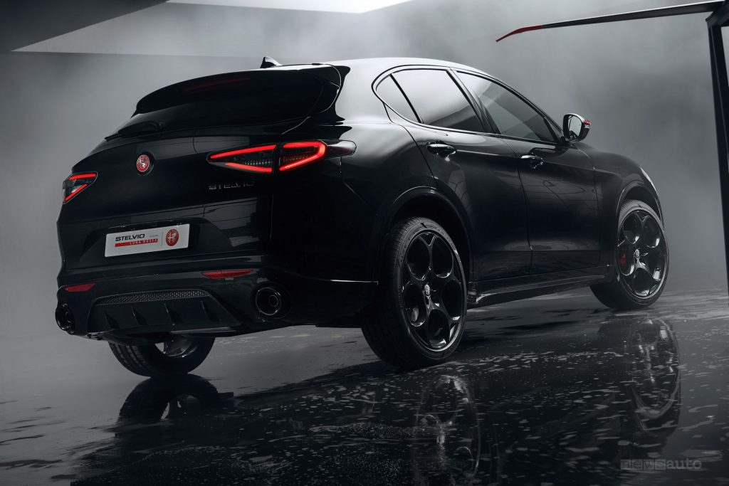 Alfa Romeo Stelvio Luna Rossa posteriore 3/4