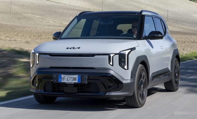 Kia EV2 Black-Line su strada