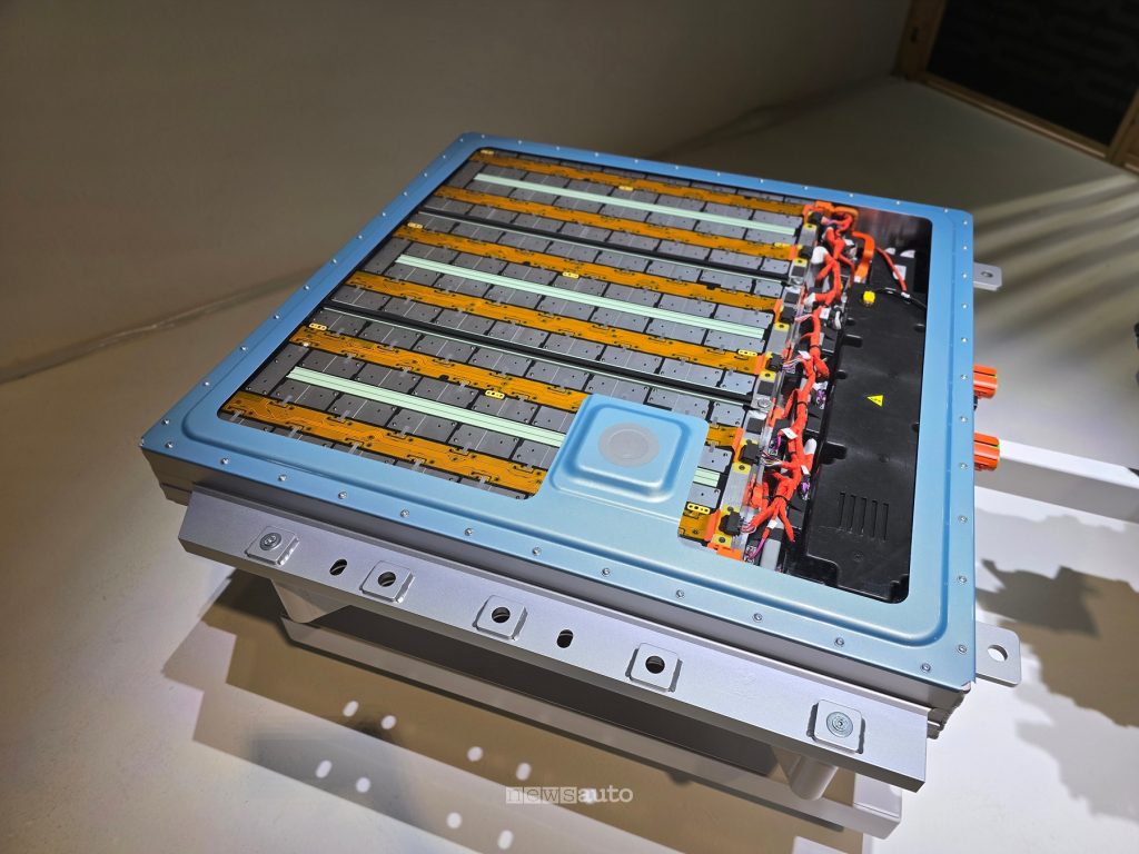Nuova Dacia Spring batteria LFP 27,5 kWh