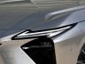 Nuova Lexus ES 300h faro anteriore