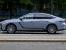 Nuova Lexus ES 350e su strada