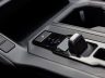 Nuova Suzuki Across plug-in Hybrid leva del cambio automatico sulla console centrale