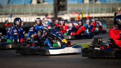 Max Verstappenb contro 100 go-kart sfida Red Bull