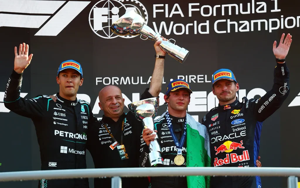 Il podio della F1 di Monza 2026 con Kimi Antonelli 1°, 2° George Russell e 3° Max Verstappen