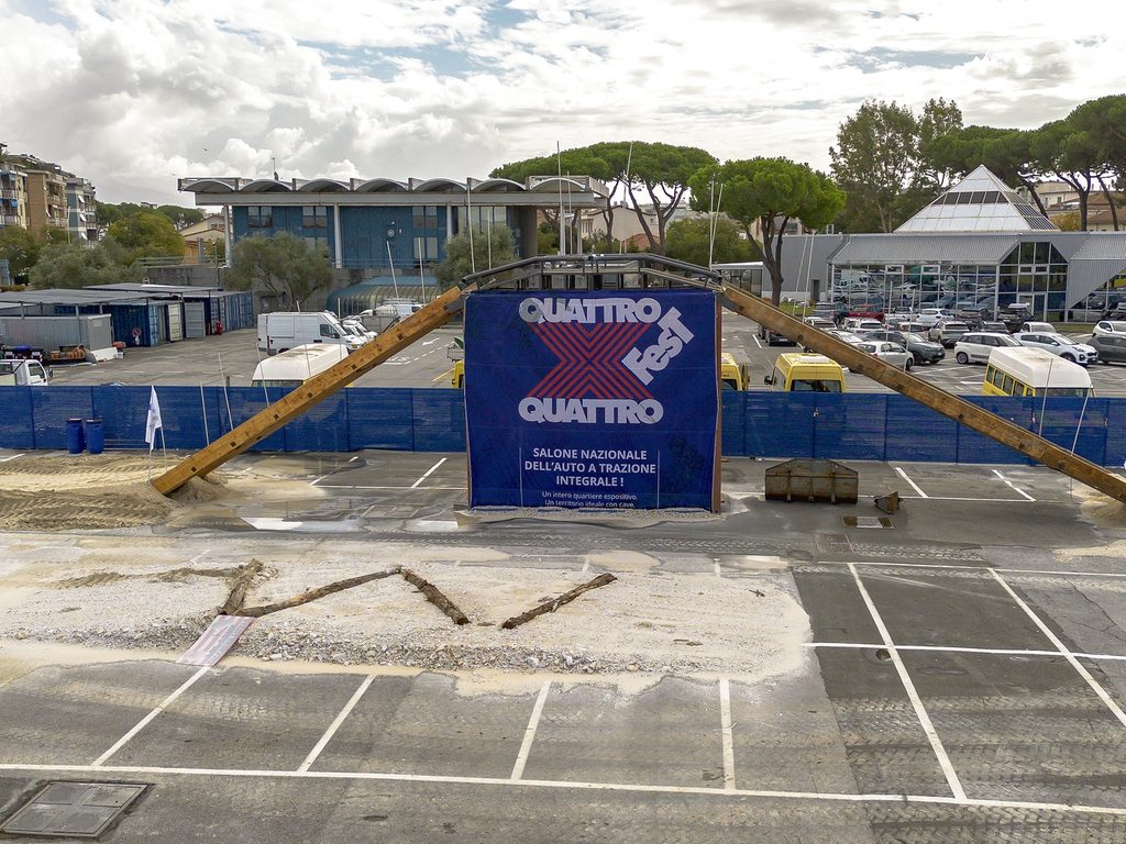 Il ponte sopraelevato al 4x4 Fest edizione 2026 alla Fiera di Carrara