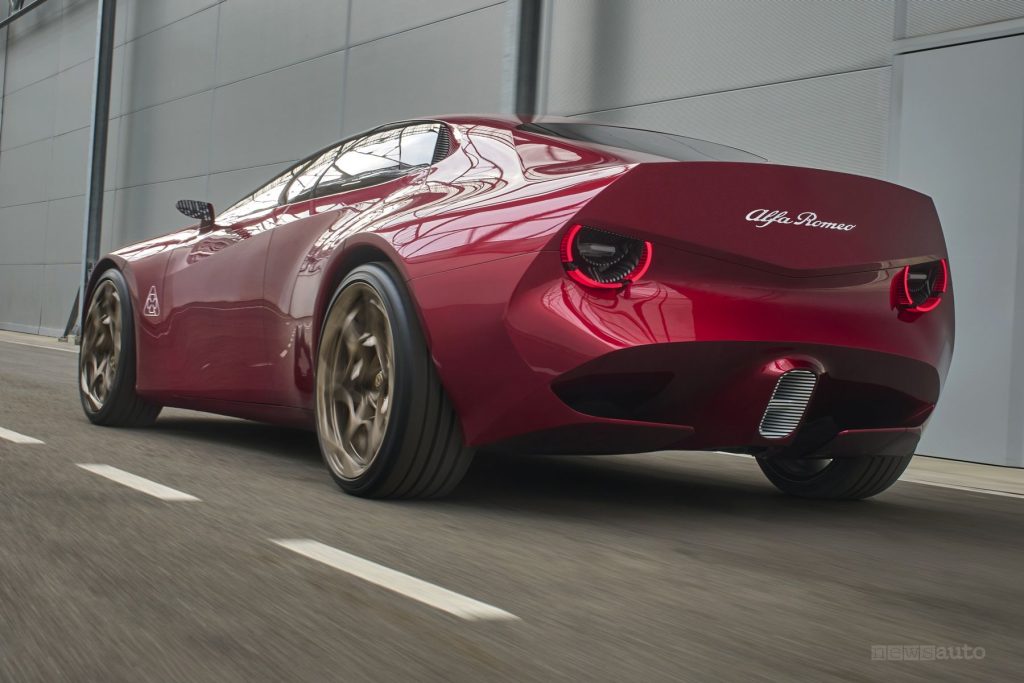 Alfa Romeo Cuorerosso Concept in movimento