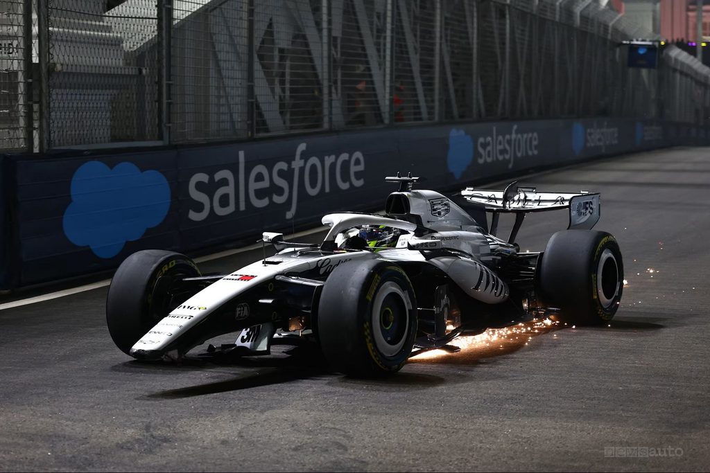 Bandiera rossa in SQ1 dopo l’incidente di Sergio Perez contro le barriere con la Cadillac