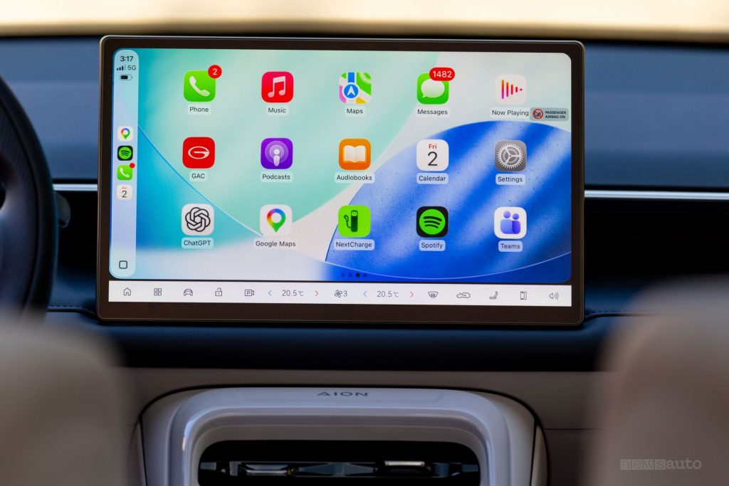 Gac Aion V navigatore Apple CarPlay infotainment display da 14,6"