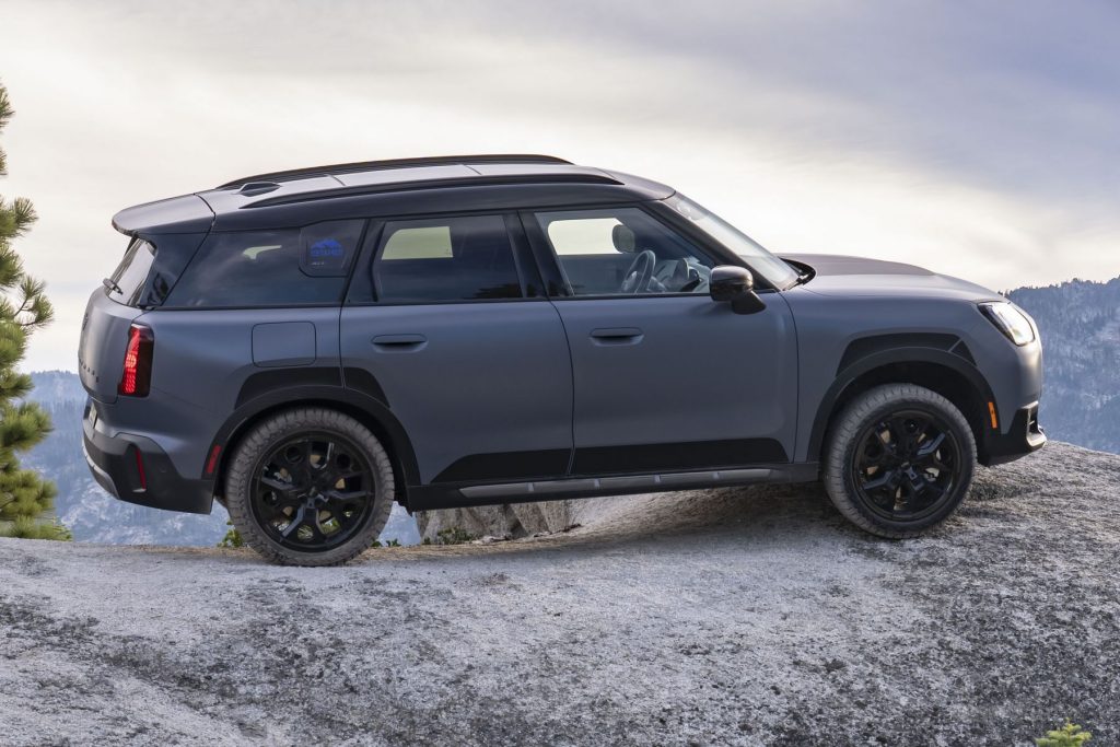 Mini Countryman Untamed Edition in azione sullo sterrato