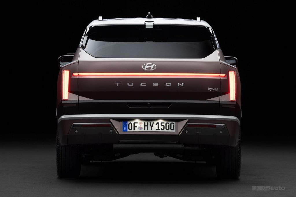 Hyundai Tucson N Line posteriore, firma luminosa