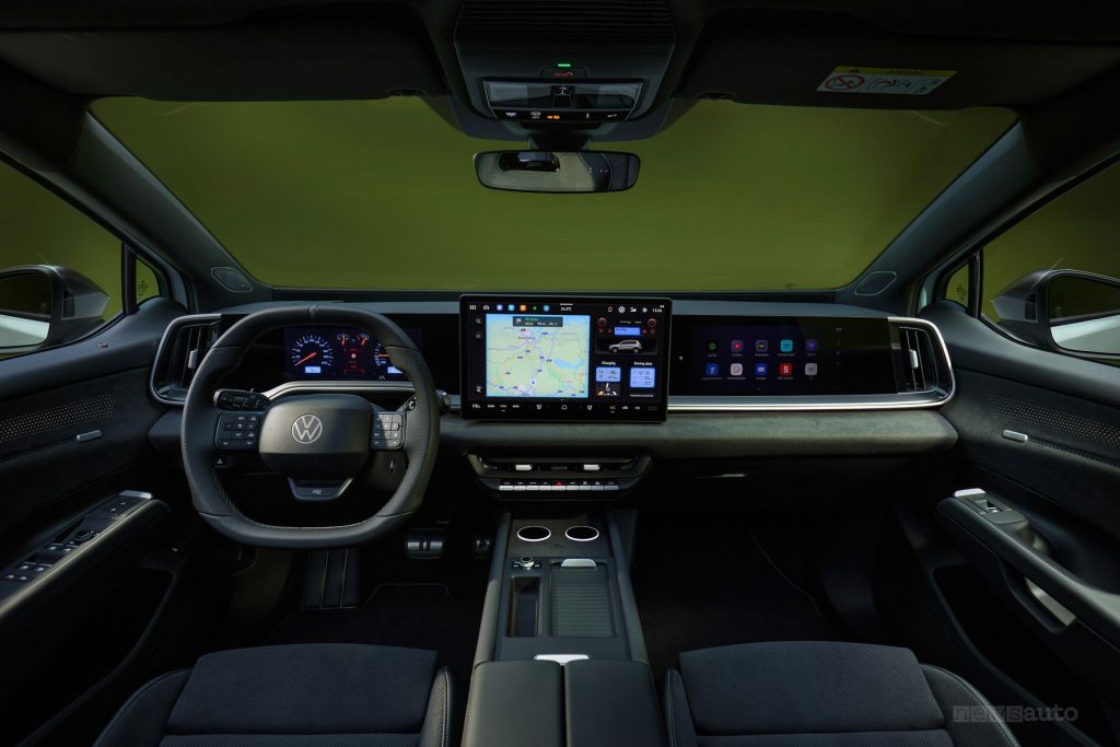 Volkswagen ID. Tiguan R-Line plancia abitacolo
